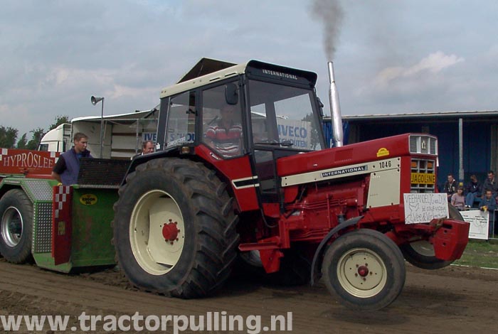 INTERNATIONAL 1046